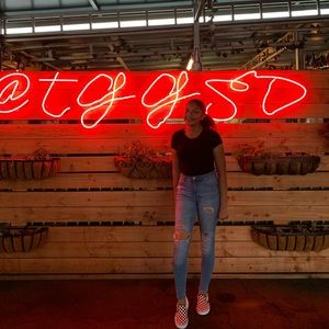 Meet your Posher, Mya